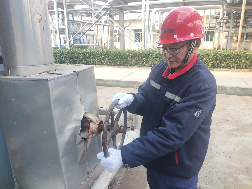 06優(yōu)秀員工 王加根：平凡崗位挑大擔_副本